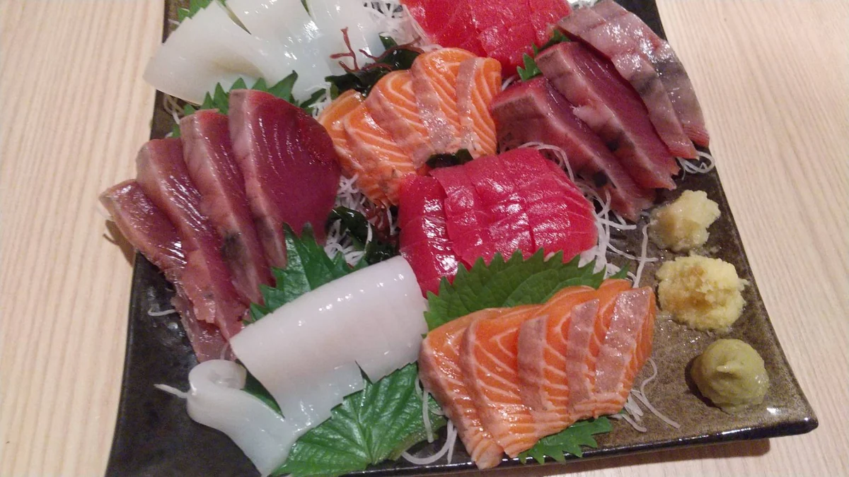 ろはんの彩り豊かなお刺身盛り合わせ