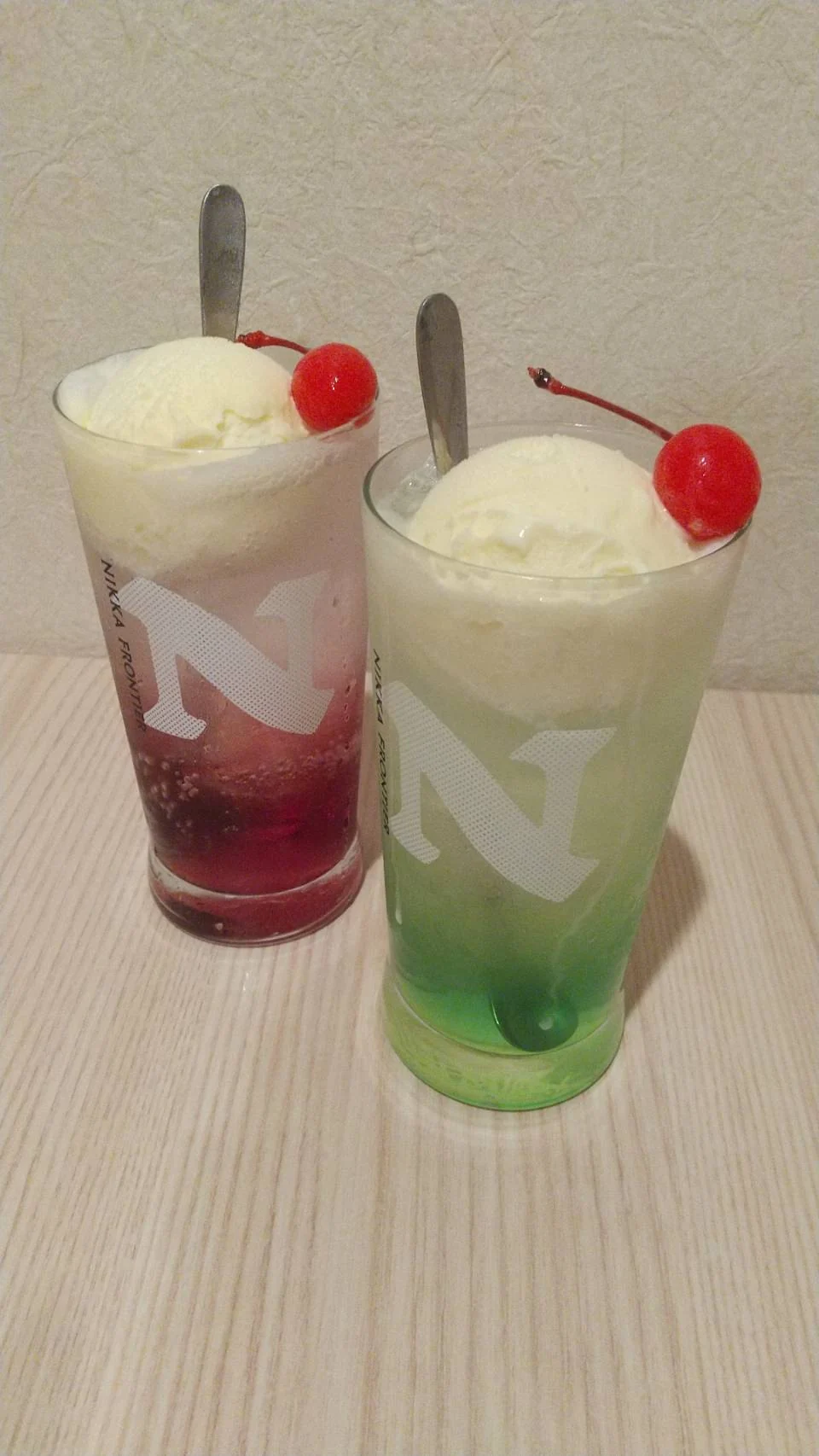 彩りのよいクリームソーダ